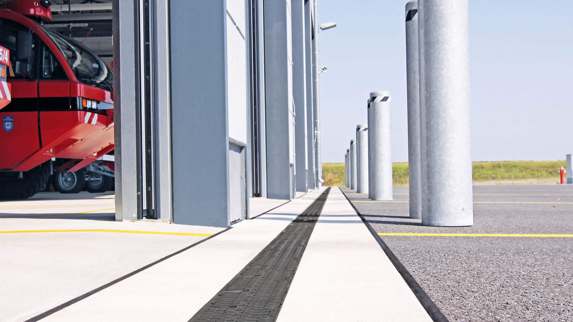 Headerbild ACO Schwerlastrinne SK am Flughafen