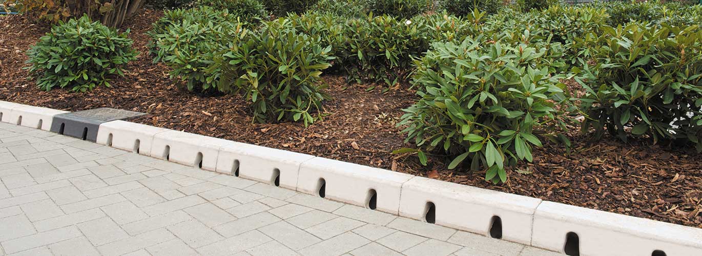 Foto ACO KerbDrain Randsteinentwässerungsrinne aus Polymerbeton