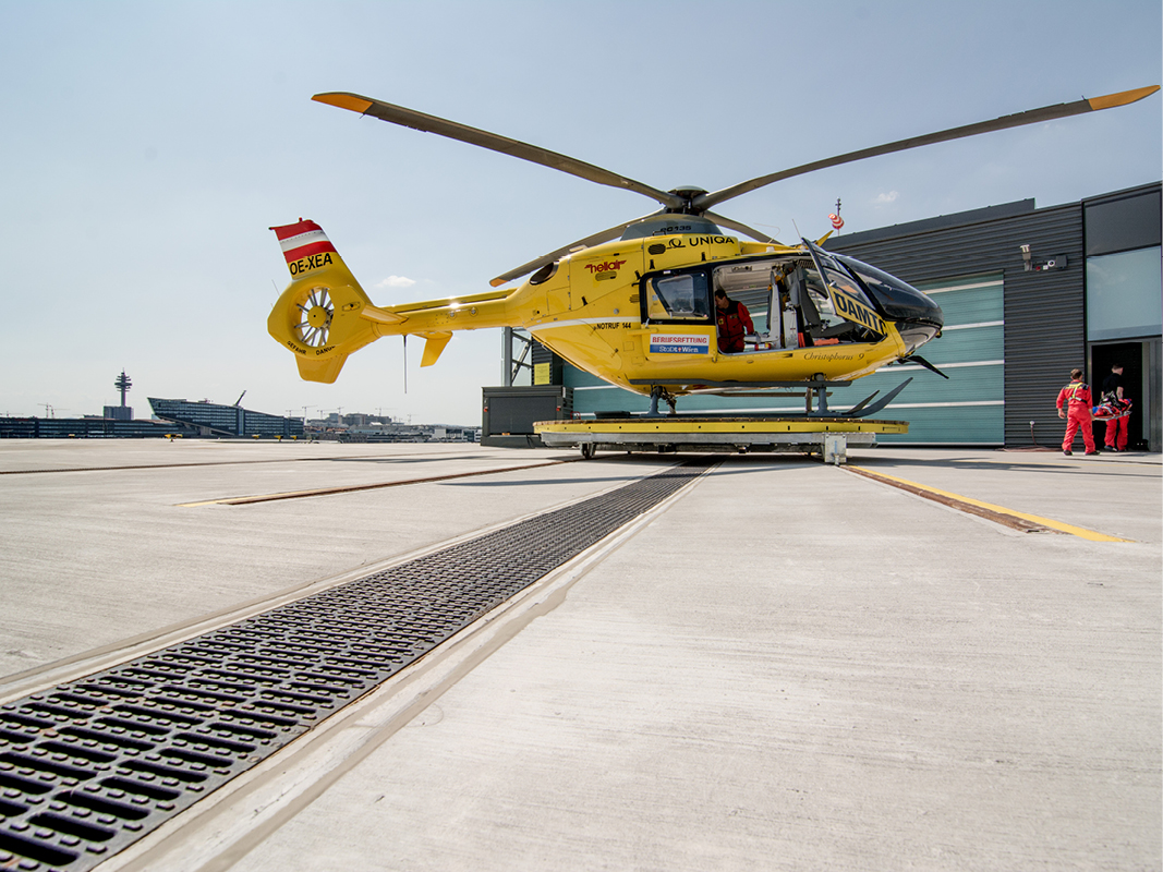 ACO Referenz ÖAMTC Zentrale Wien: Hubschrauberlandeplatz mit Multiline Flachrinne